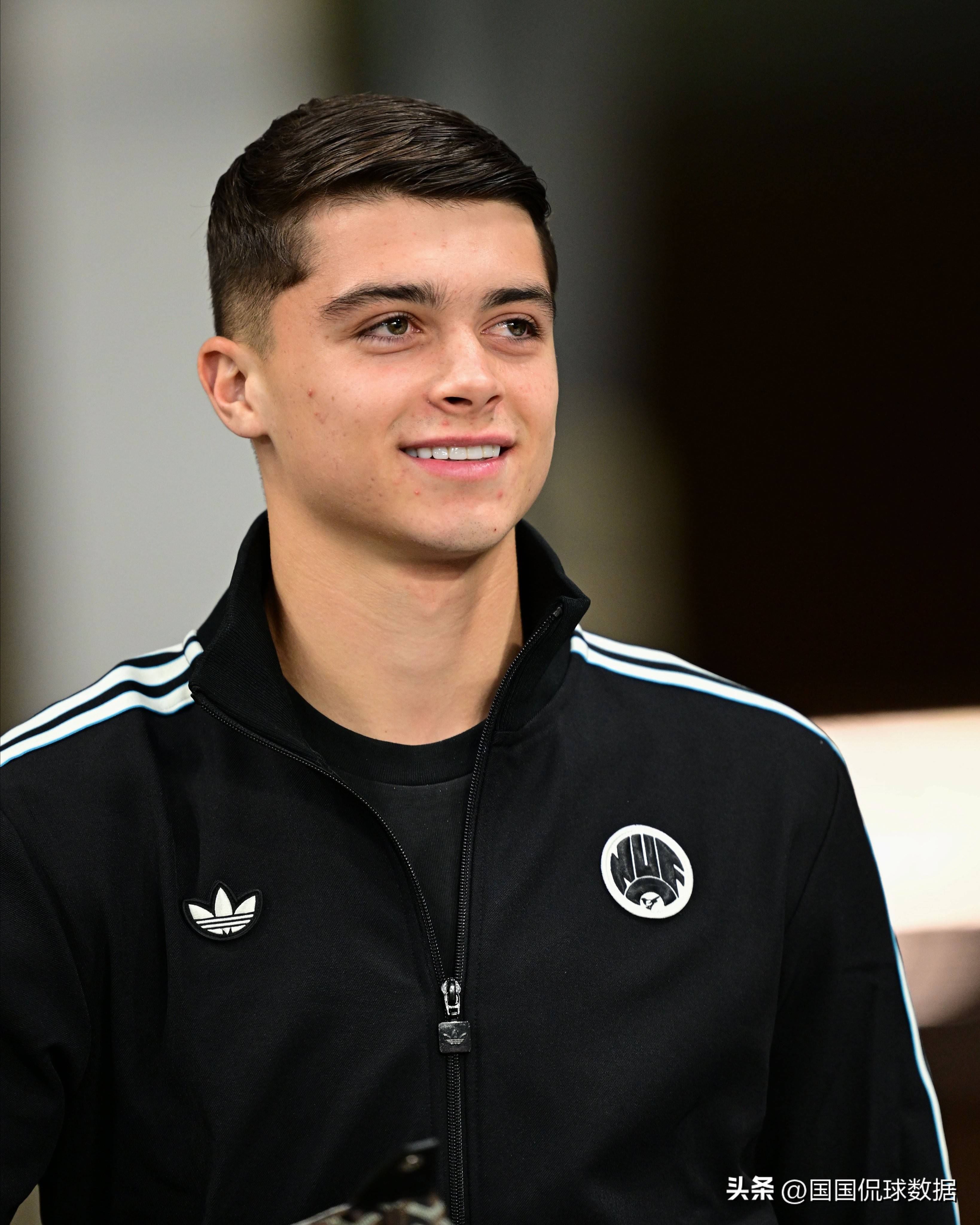 西汉姆战术微调备战CBA季后赛拜仁慕尼黑围绕欧超杯伤情更新，媒体一致点评：圣安东尼奥马刺围绕NBA季后赛主帅复盘