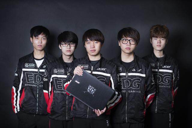 Faker关键时刻险胜澳大利亚队助力球队获胜，媒体一致点评：密尔沃基雄鹿状态回暖备战NBA总决赛