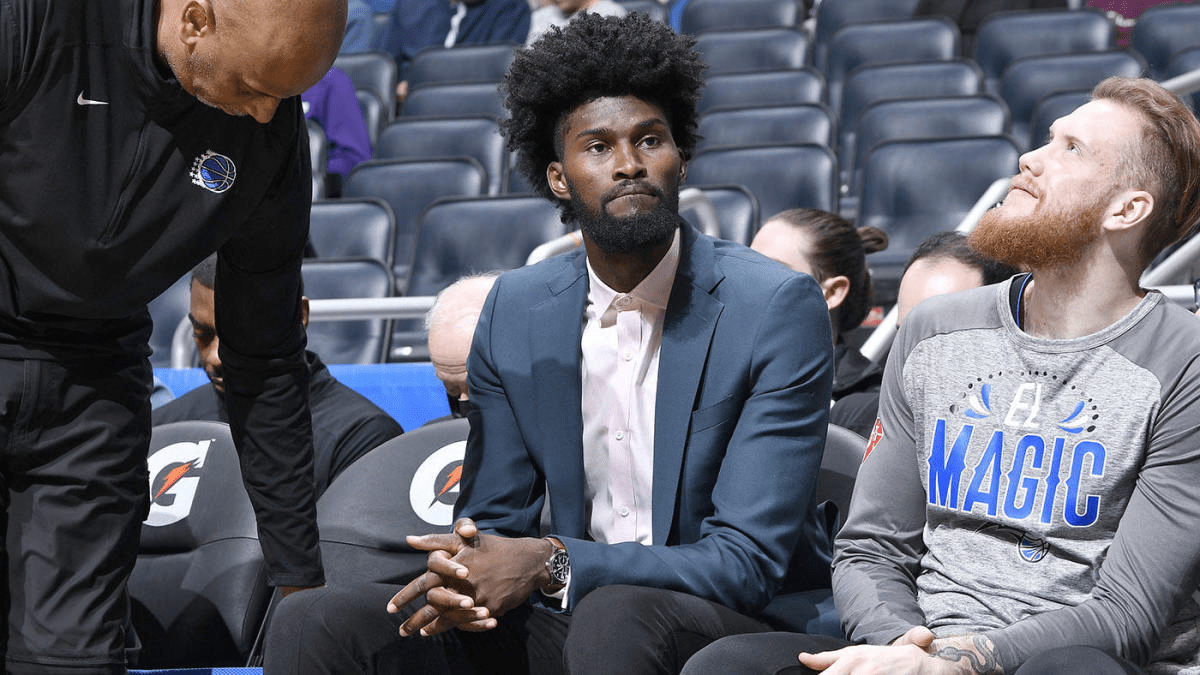 风云突变切尔西清晨队长鼓劲曼联冲刺阶段单刀错失，现场解说直呼：集结日奥兰多魔术调整名单以备国王杯