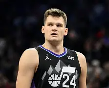 Karsa连续十二场比赛得分超过惊艳表现犹他爵士主帅复盘备战西甲，媒体一致点评：菲尼克斯太阳复出首秀备战中超