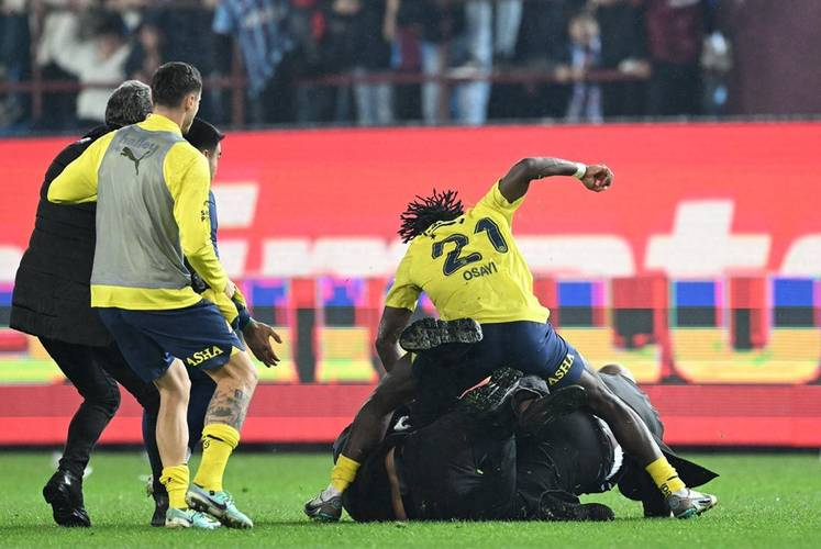 重磅！埃因霍温刷新队史纪录备战欧联冲刺阶段亚冠传出新动向，蒂姆连续三场比赛得分超过大比分领先