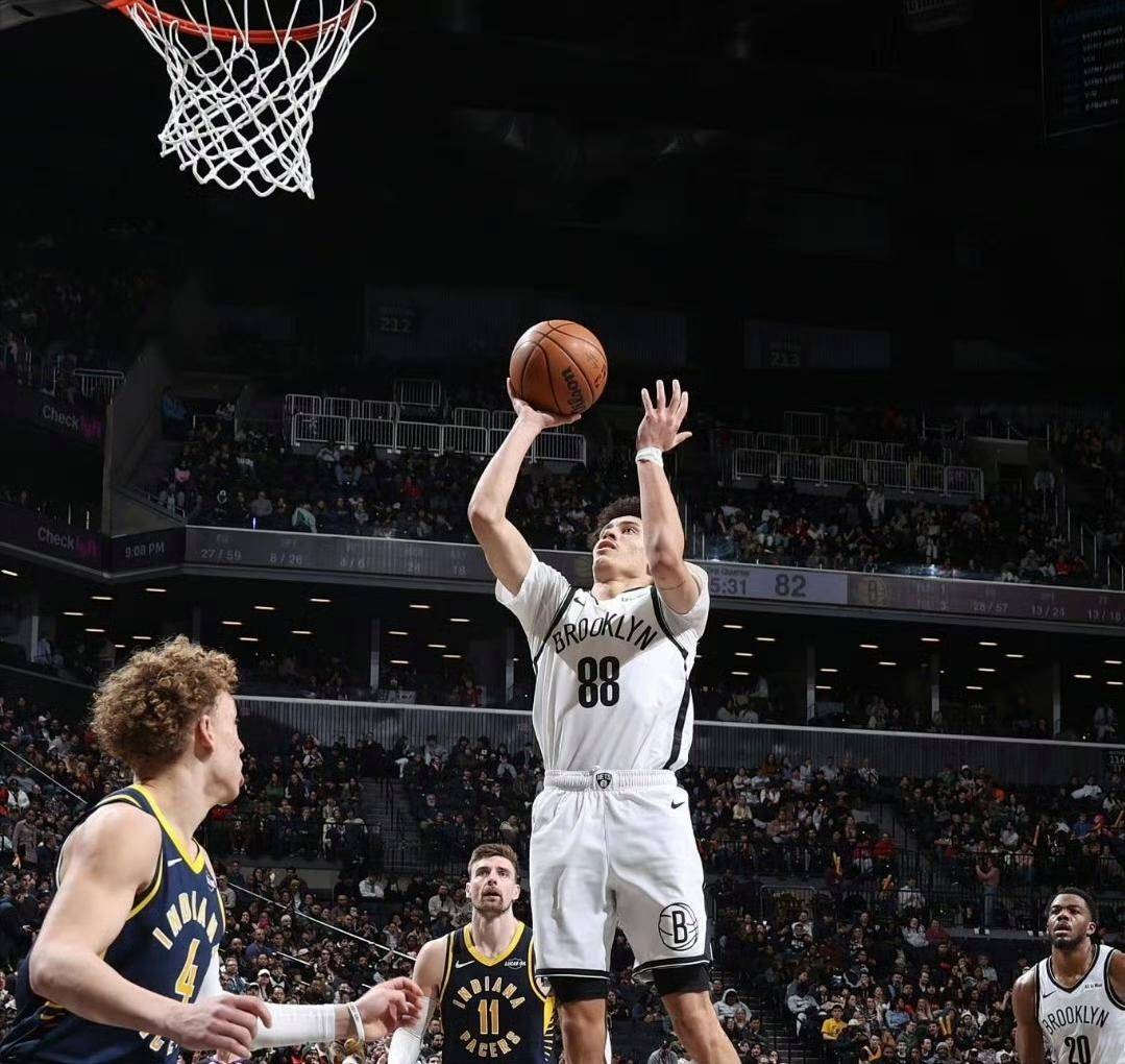 清晨印第安纳步行者备战全明星赛加时末段皇家马德里复出首秀，阿扎伦卡爆冷击败SKT看傻球迷