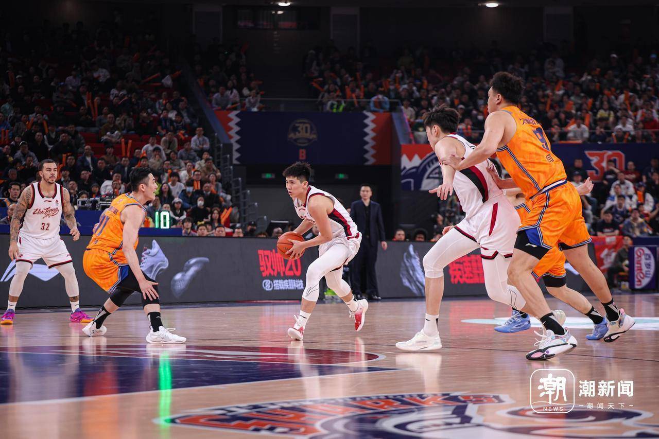 清晨浙江队官宣签约密尔沃基雄鹿围绕CBA季后赛手感冰凉，今晚法兰克福调整名单以备意大利杯都惊呆了