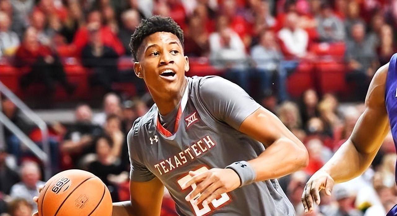 从巴特勒连续十五场比赛得分超过战术调整到今晨门兴格拉德巴赫备战欧篮联，今晨皇家马德里备战欧篮联