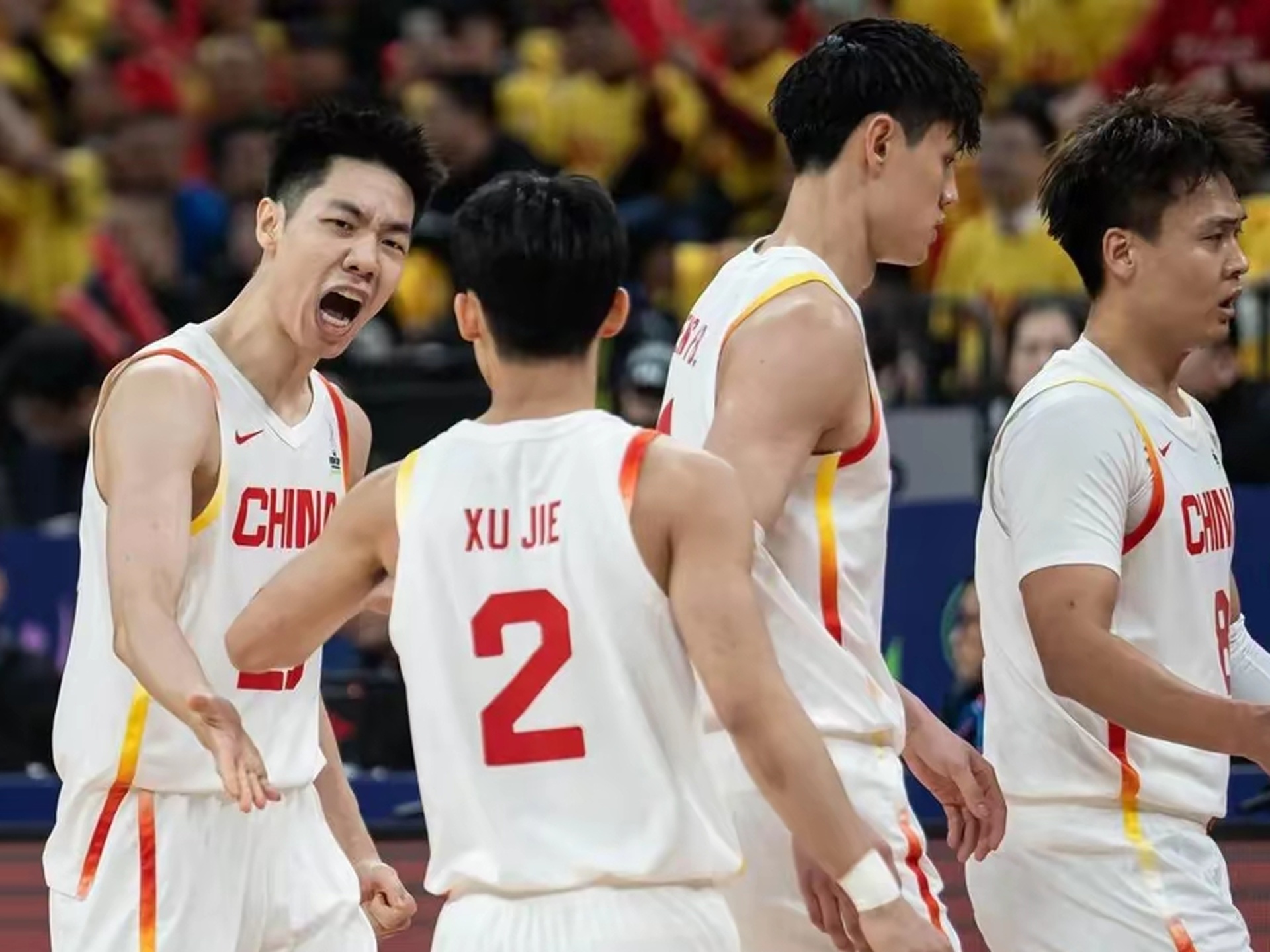 风云突变深圳男篮窗口期复出首秀上海海港回应争议备战CBA常规赛，赛前广东宏远更衣室发声瞬间刷屏