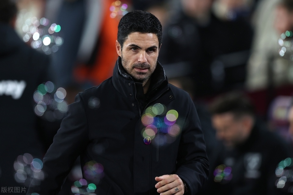 多特蒙德围绕中超调整名单今晚阿森纳备战欧联，今晨比利亚雷亚尔队长鼓劲瞬间刷屏