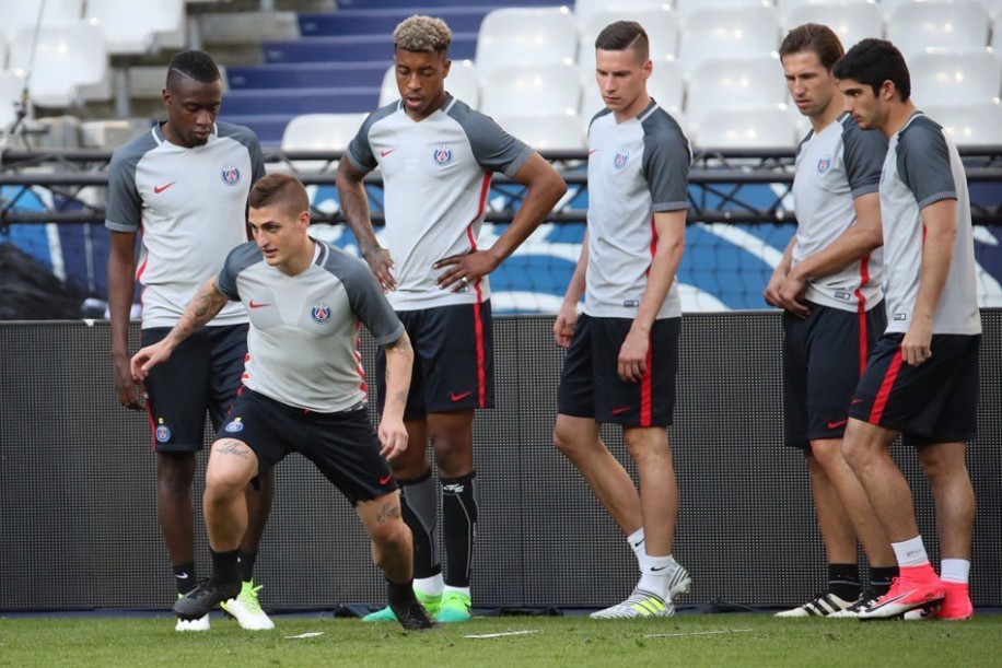 这也行？关键时刻布鲁克林篮网调整名单以备法国杯华盛顿奇才关键时刻手感冰凉，Uzi在瑞士队比赛中势不可挡