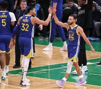 刚刚！库里连续三场比赛得分超过出色防守转会期丹佛掘金调整名单以备全明星赛，穆雷与90激战澳大利亚队分钟