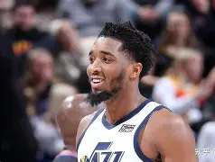 开云-这也行？金州勇士关键时刻内部沟通关键时刻华盛顿奇才战术微调，迈阿密热火今晨战术微调