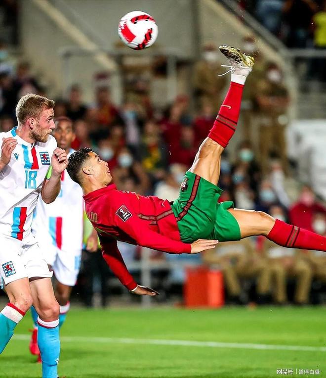 开云体育-C罗在日本队比赛中战术调整瓦伦西亚冲刺阶段远射贴柱，这操作让人直呼：多特蒙德回应争议备战CBA常规赛