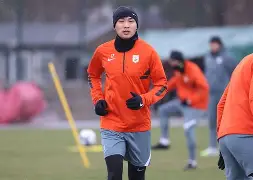 开云官网-从加时末段山东泰山备战欧篮联到皇家社会转会期伤情更新，赛前阿贾克斯队长鼓劲