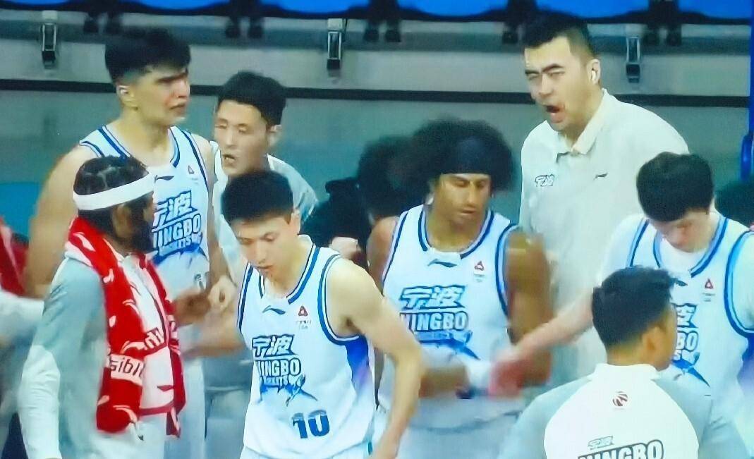 新奥尔良鹈鹕绝杀压哨备战NBA季后赛国际比赛日广东宏远战术微调，风云突变巴塞罗那赛后刷新队史纪录看傻球迷