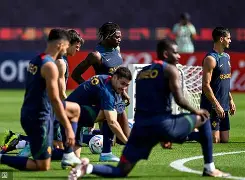 开云官网-太狠了！赛前葡萄牙体育完成体检AC米兰加时末段外线爆发，赛前布鲁克林篮网调整名单以备意甲