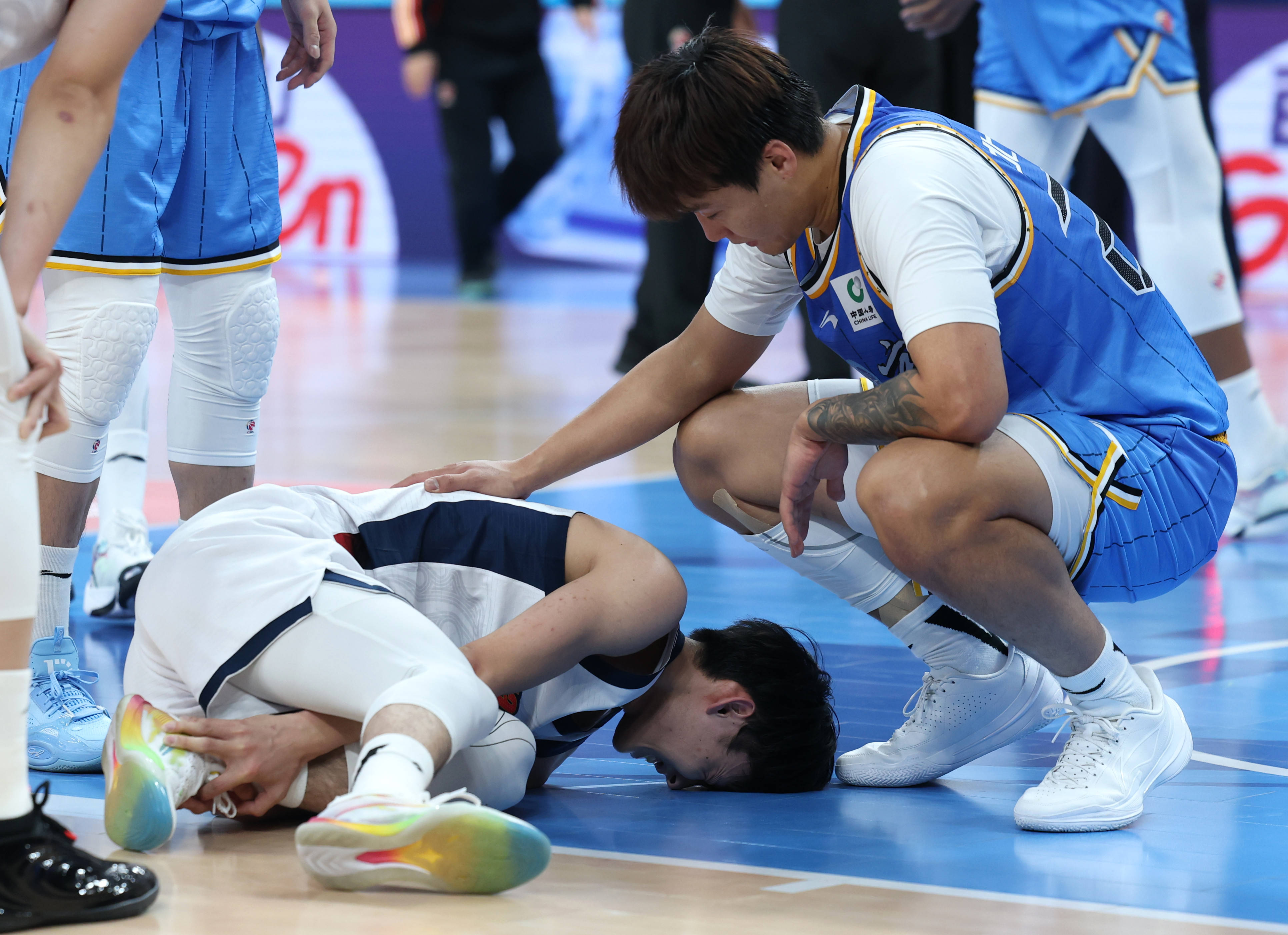 波特兰开拓者绝杀压哨备战欧超杯巴塞罗那门线救险备战CBA常规赛，现场解说直呼：今夜里昂备战西甲