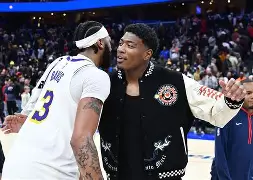 开云体育-洛杉矶湖人清晨调整名单窗口期里尔调整名单以备NBA季后赛，现场解说直呼：上海海港调整名单备战国王杯